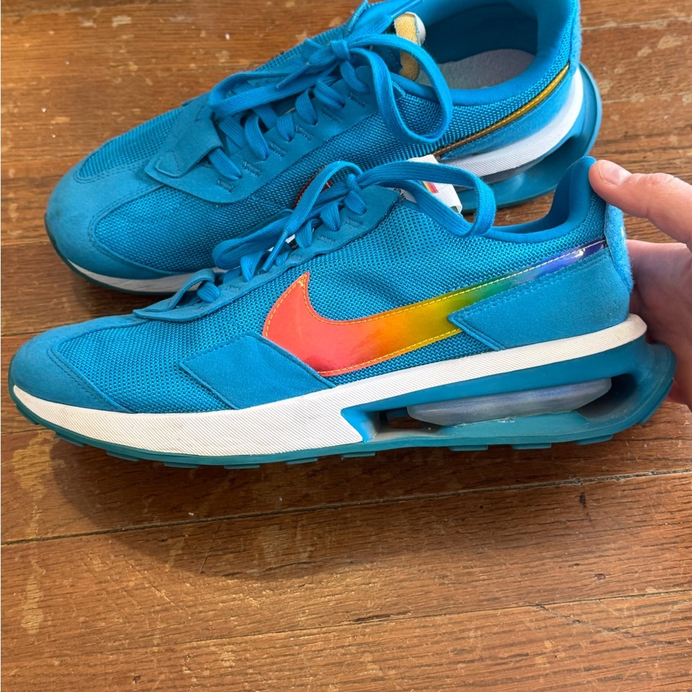 Men’s Nike Air Max Be True Pride Shoes with Rainbox Swoosh - Size 10